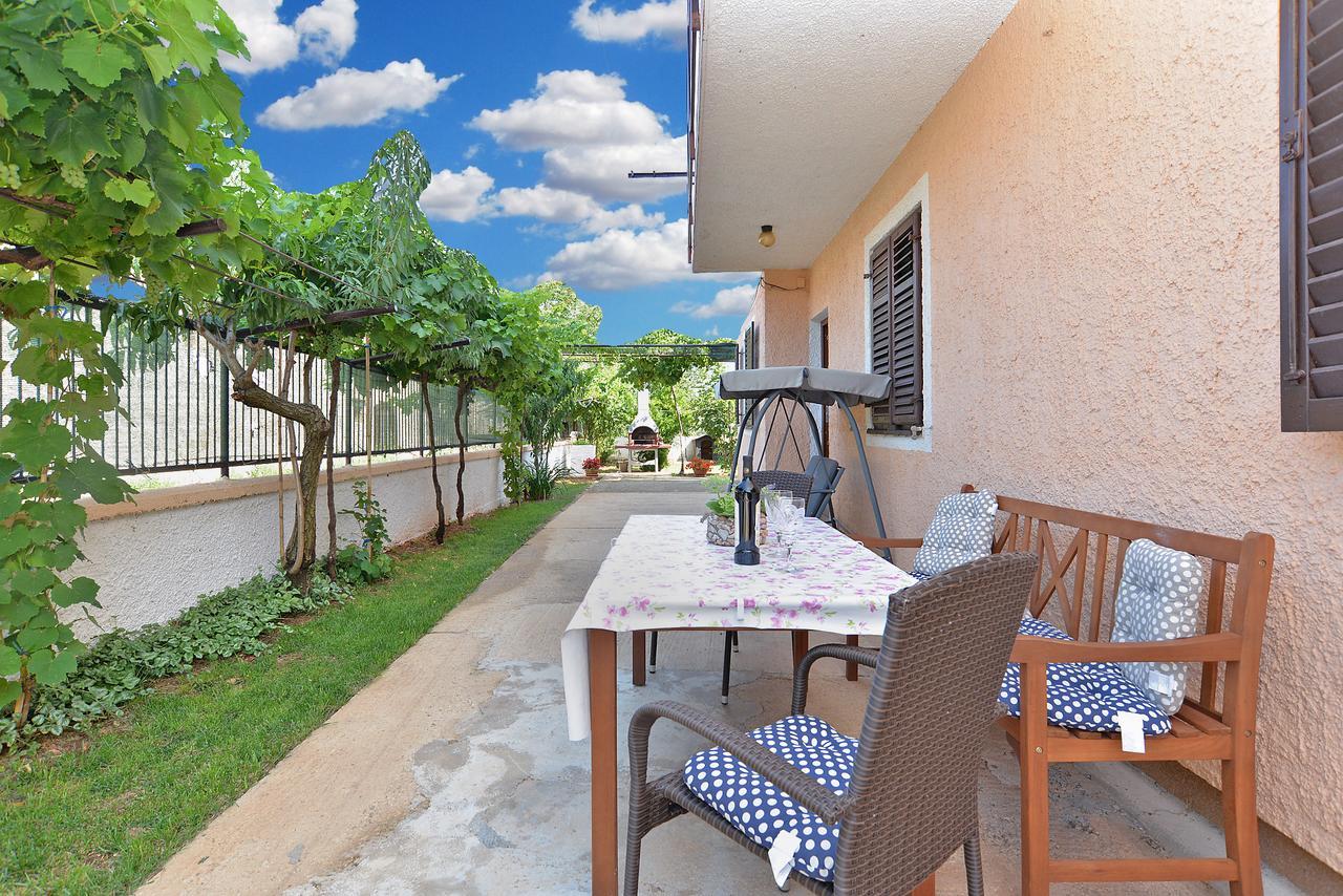 Apartments Gracijano 1724 Ližnjan Exterior foto
