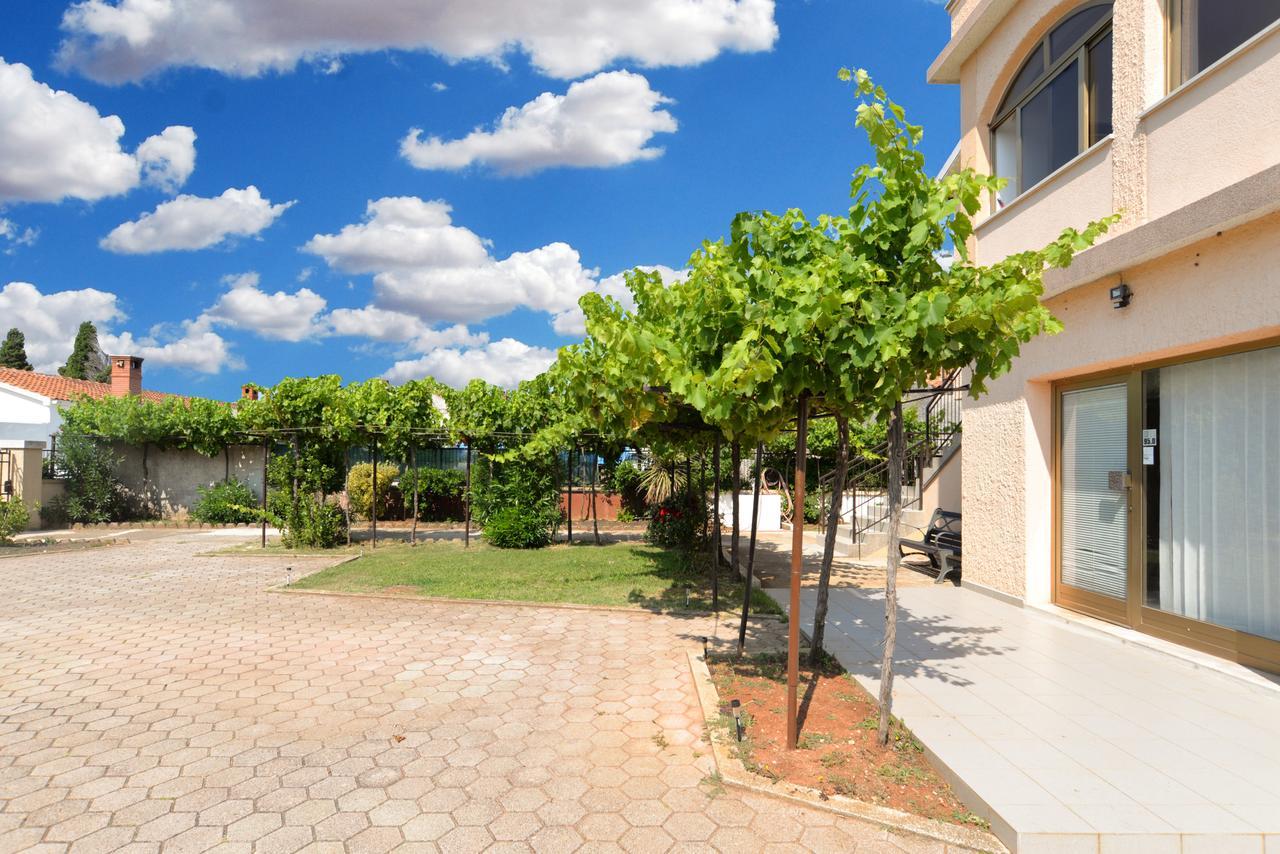 Apartments Gracijano 1724 Ližnjan Exterior foto