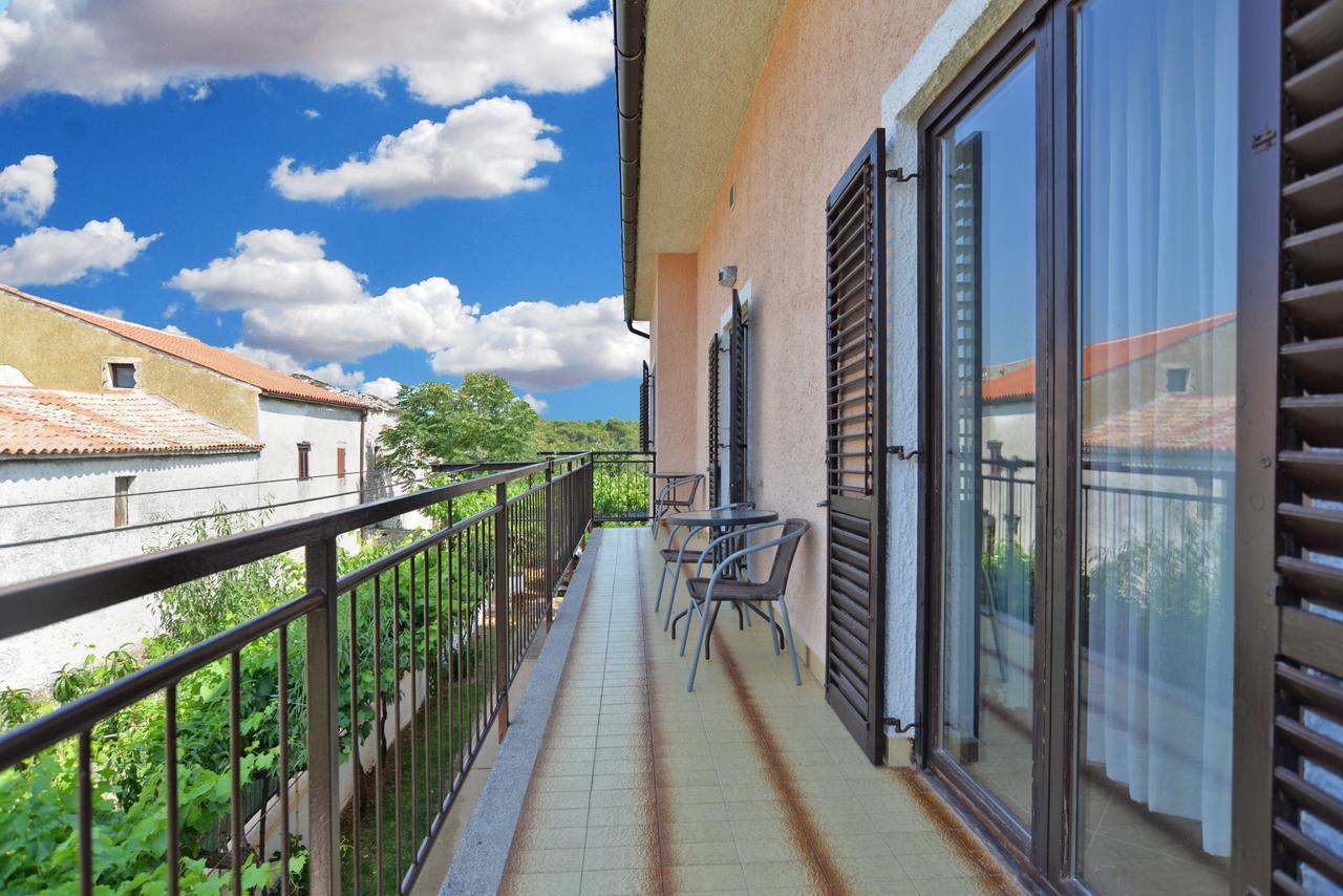 Apartments Gracijano 1724 Ližnjan Exterior foto